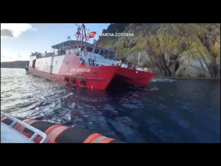 Nave di 42 metri si incaglia all'Elba, salvate 11 persone 
