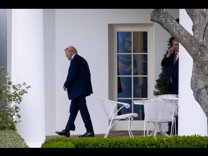 Trump, 'molto arrabbiato con Putin, lo sentir&ograve; in settimana'