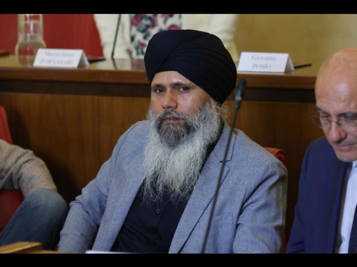 'Picchiava le figlie', si dimette il consigliere indagato 