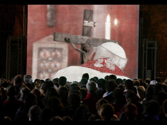 Wojtyla: gli ultimi giorni, 'lasciatemi andare'