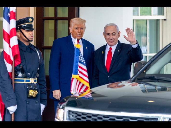 Trump, non stiamo valutando una pausa dei dazi