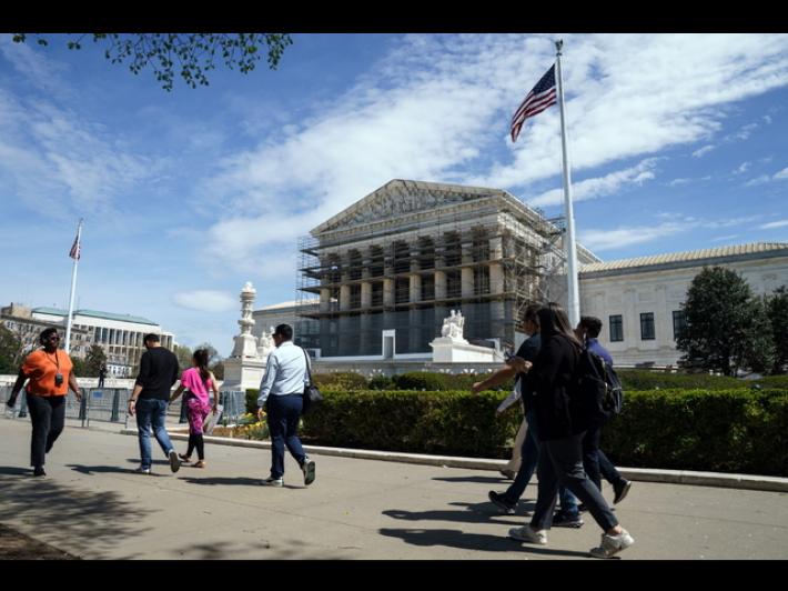 Usa, la Corte suprema consente la legge di guerra per espulsioni