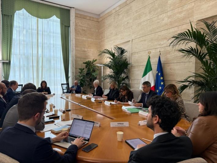 Recensioni false, Santanch&egrave; incontra le piattaforme online