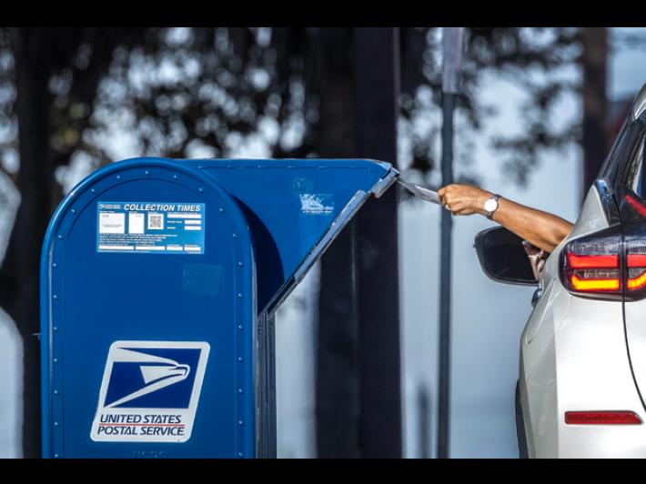 Le Poste di Hong Kong fermano le spedizioni verso gli Usa