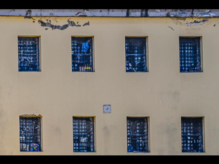 Estorsioni a imprenditore dal carcere, 5 arresti