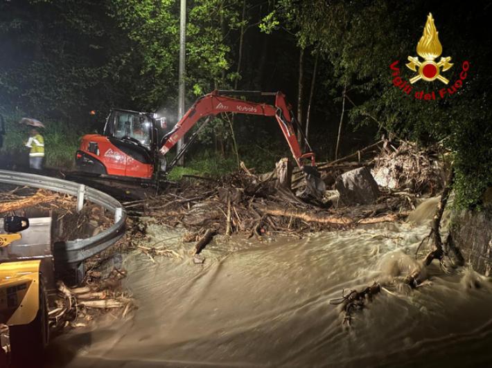 Trascinati dalla piena del torrente, due dispersi nel Vicentino