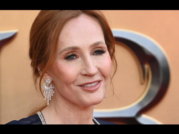 Sentenza Gb su trans, spopola celebrazione-sfida di Rowling