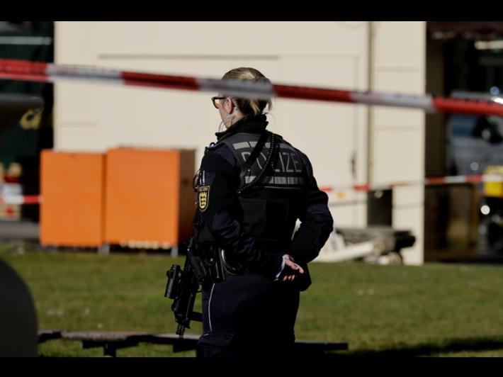 Due morti in una sparatoria in Germania, il killer &egrave; in fuga