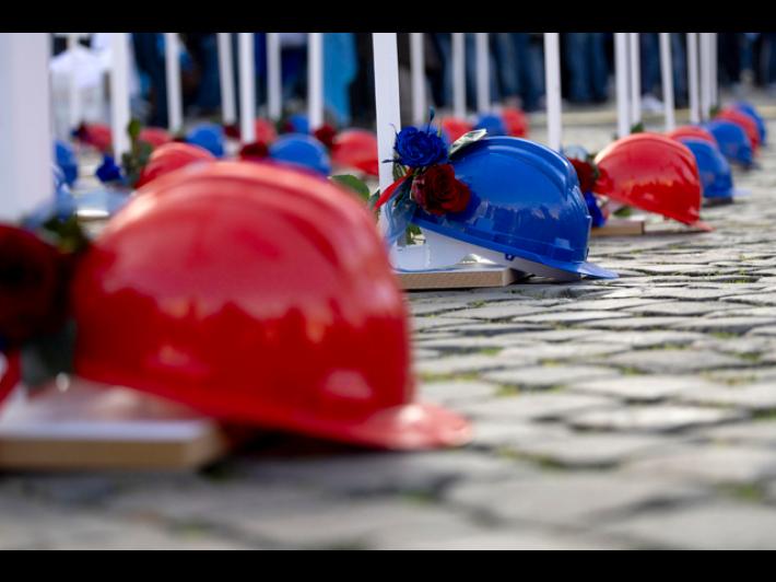 Muore travolto da un pannello in un infortunio sul lavoro