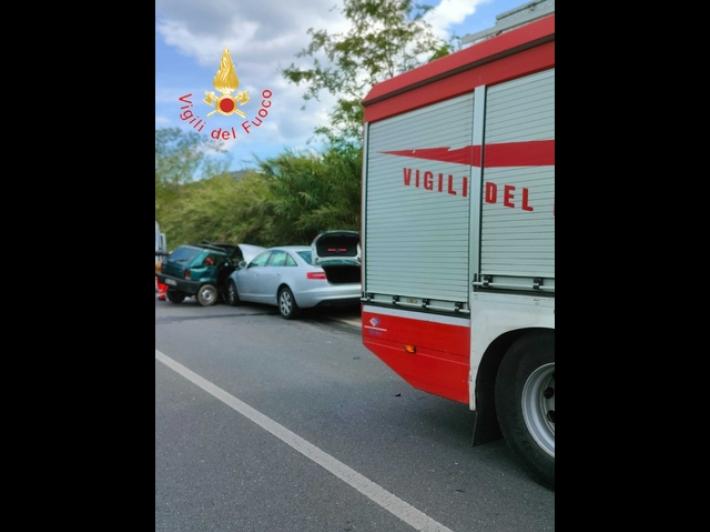 Scontro tra due auto sulla statale 18 nel cosentino, un morto