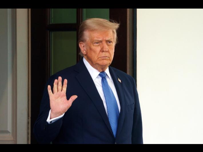 Trump, 'deluso da Russia, Putin smetta di sparare e tratti'