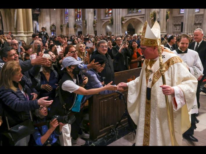 Dolan, Trump vestito da Papa? Non doveva farlo