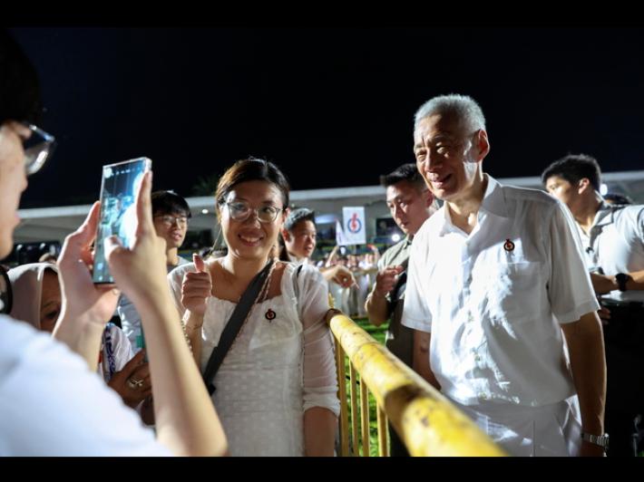 A Singapore vittoria schiacciante del partito al governo