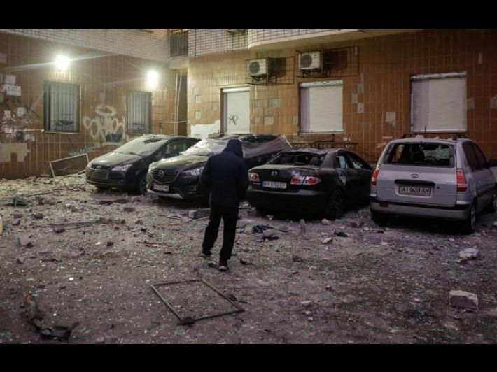 Terminato attacco aereo russo su Kiev, un morto e 2 feriti