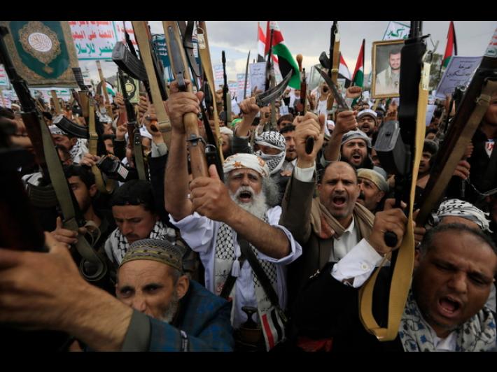 Media Houthi, 2 morti e 42 feriti nell'attacco israeliano