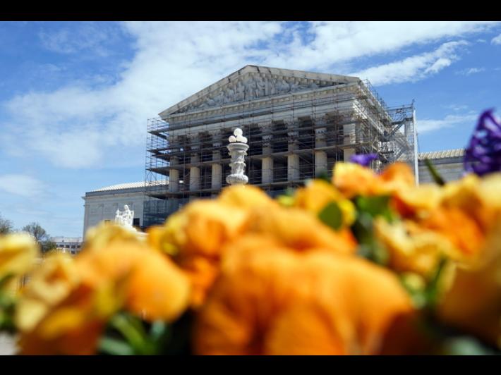 Corte Suprema Usa blocca uso della legge di guerra per migranti