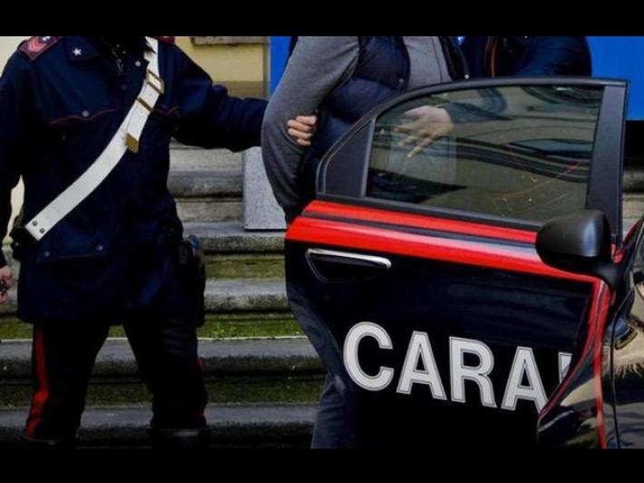Latitante arrestato mentre pranza al ristorante sul mare a Viareggio