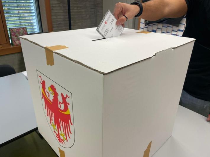 Crolla l'affluenza ai ballottaggi a Bolzano e Merano