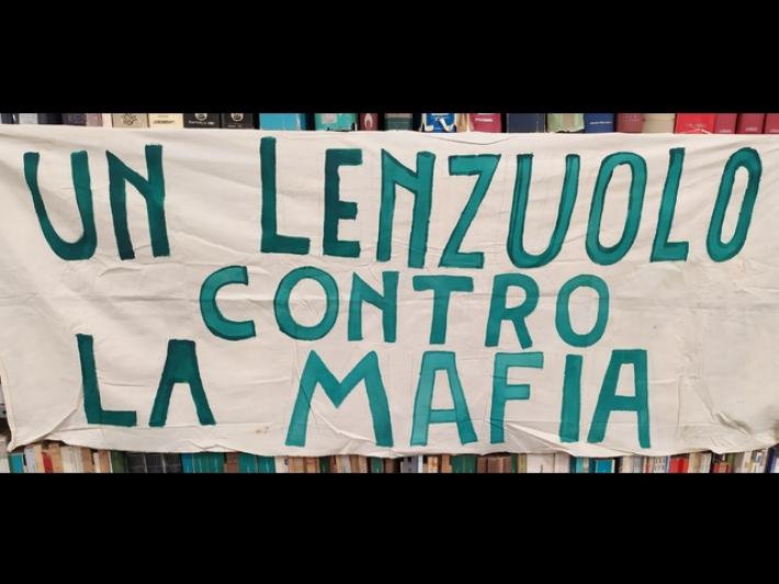 Esposizione "lenzuoli contro la mafia" a Palermo