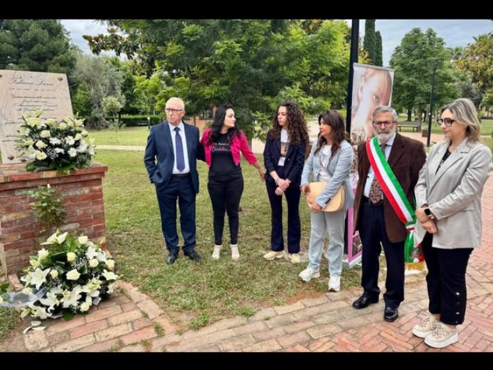 Padre 16enne bruciata viva, niente di concreto per vittime