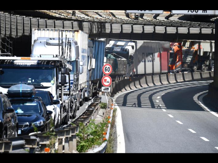 Chiuso tratto dell'A10 a Genova per un camion ribaltato