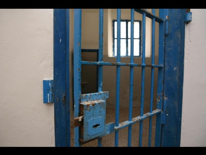 Cellulari e armi rudimentali sequestrate nel carcere di Paola