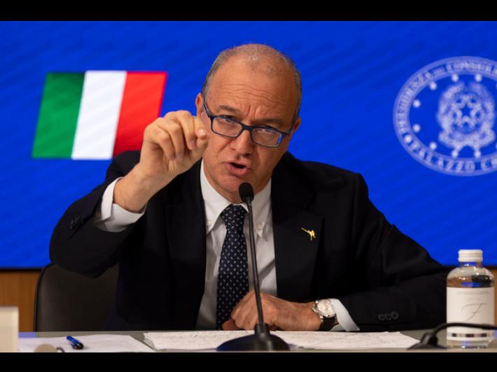 Valditara, sanzioneremo i prof che tradiscono il decoro della scuola