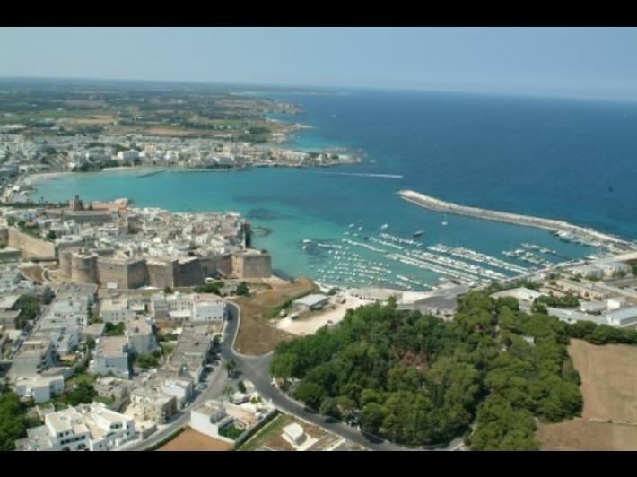 Aspetta la moglie in auto parcheggiata al sole, muore un 35enne&nbsp;