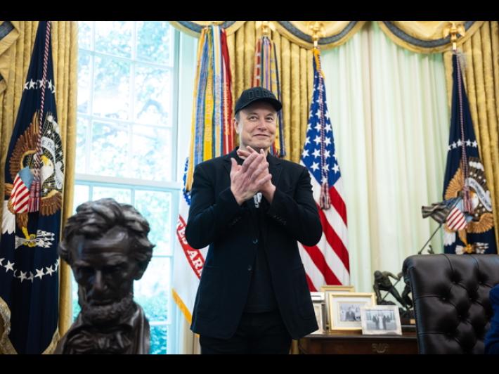 Musk condivide post per l'impeachment di Trump