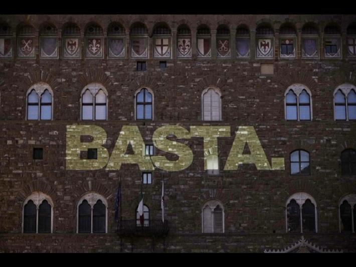 Gaza, su Palazzo Vecchio proiettata scritta 'Basta'