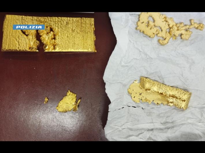 In un anno ruba 2 chili di oro dalla fonderia dove lavora: indagato 38enne