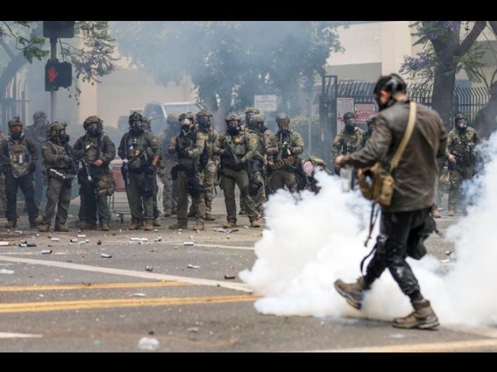 Newsom, soldati in California solo per dare spettacolo