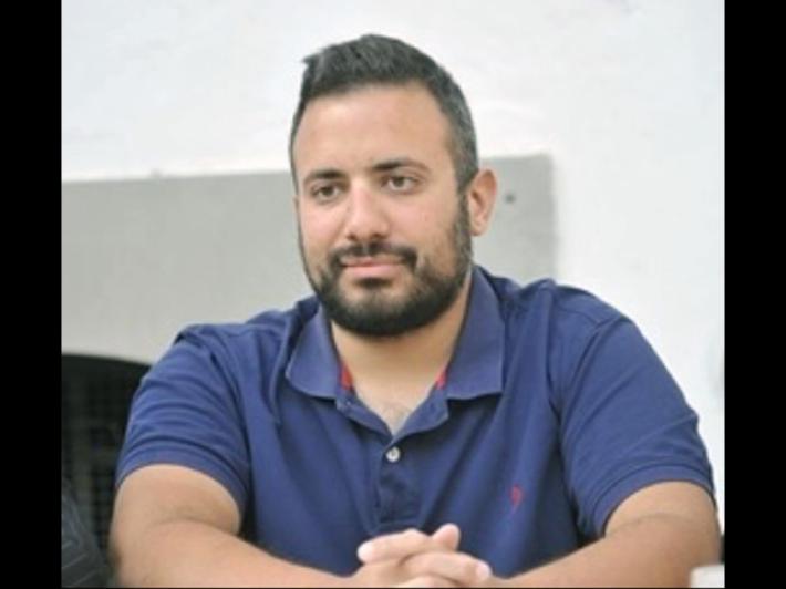  Auto sbanda e finisce su un gruppo di amici al bar: morto un 34enne consigliere comunale nel Ravennate