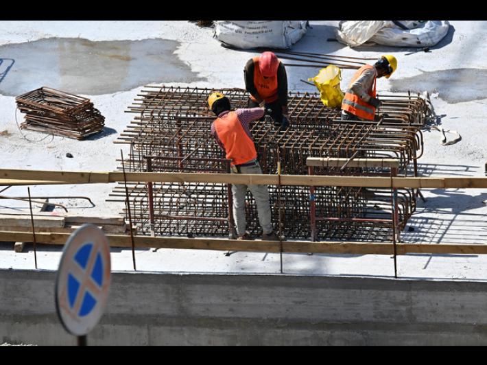 Sos caldo,  anche in Emilia Romagna arriva l'ordinanza: cantieri, logistica e agricoltura stop al lavoro dalle 12,30 alle 16