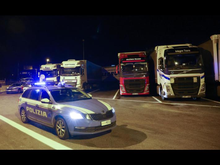 Camionista morto lungo A4, non si esclude malore per caldo