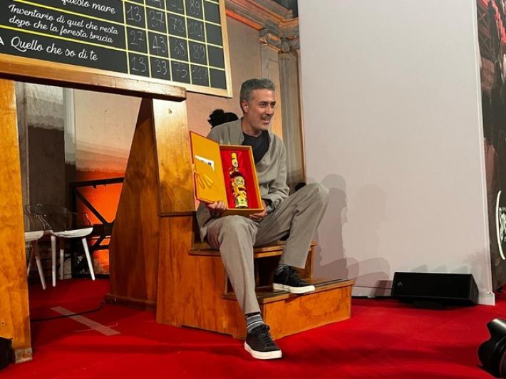 Andrea Bajani vince il Premio Strega 2025. Paolo Nori al quarto posto