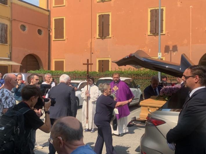 A tre anni dall'omicidio celebrato il funerale di Alice Neri