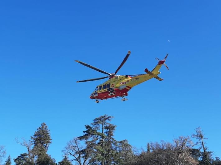 Cade da un sentiero, grave turista nel Bellunese