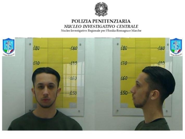 Evaso dopo la laurea, diffusa una foto di Andrea Cavallari. Rintracciata la fidanzata, sarebbe estranea alla vicenda