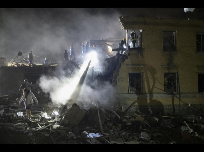 Massiccio attacco russo su Kiev, 2 feriti