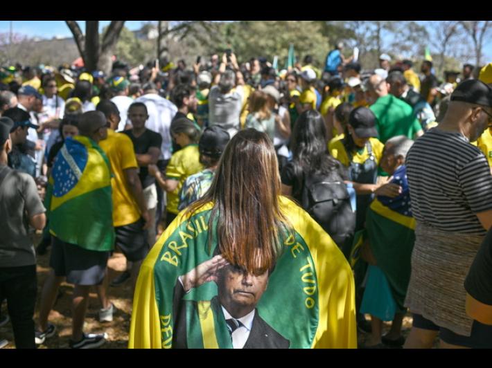 Sostenitori di Bolsonaro protestano in diverse citt&agrave; del Brasile