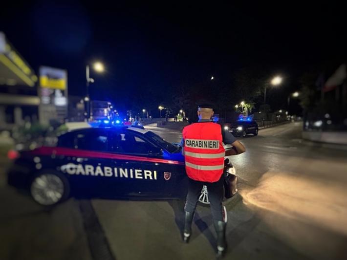 Tentano rapina a tiktoker, reagisce e sparano contro ristorante