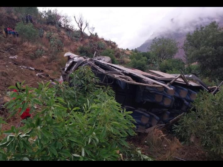 Bus cade in un burrone in Per&ugrave;, almeno 15 morti e 30 feriti