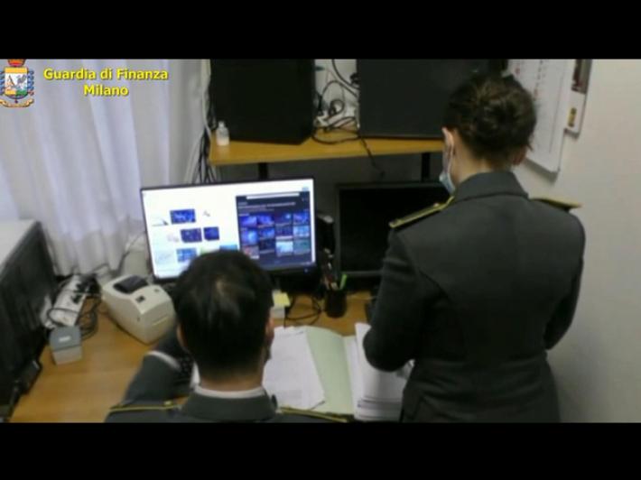 Incassano 400mila euro di pensione della nonna morta 20 anni fa