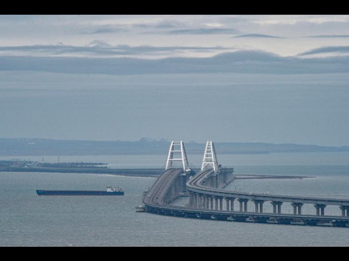 Kiev, esplosioni in Crimea, bloccato il traffico sul ponte