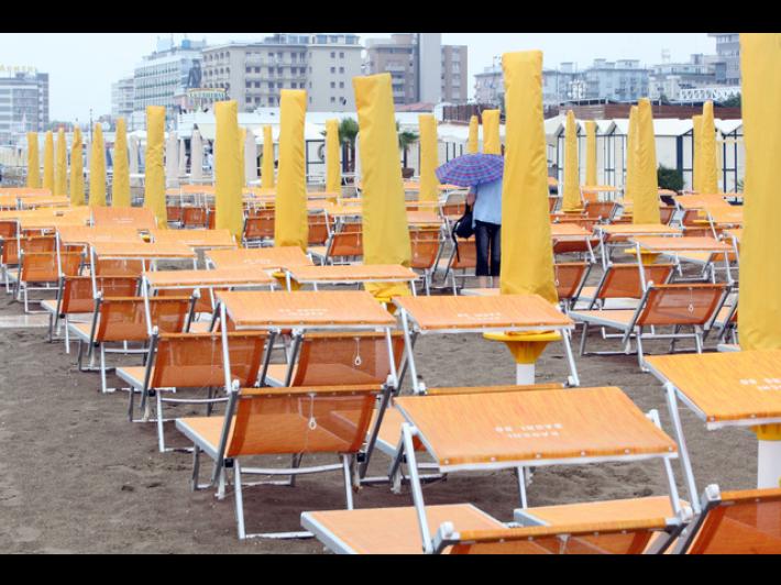 Assobalneari, spiagge affollate solo la domenica, calo presenze