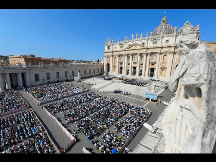 Il Papa ricever&agrave; associazione pro Lgbt e donne preti