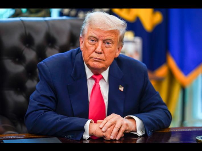 Trump atterrato ad Anchorage per l'incontro con Putin