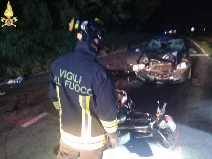 Due moto contro un'auto, morto sedicenne nel Vicentino