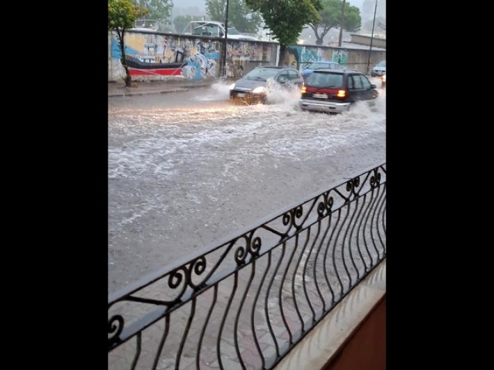 Bomba d'acqua sul Vibonese, strade allagate e disagi